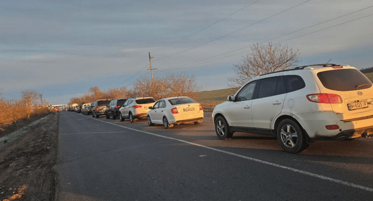 Pe traseul Odesa–Reni spre Moldova s-au format ambuteiaje și cozi mari.
