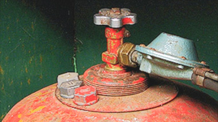 Под Единцами трое сельчан отравились газом при эксплуатации баллона.