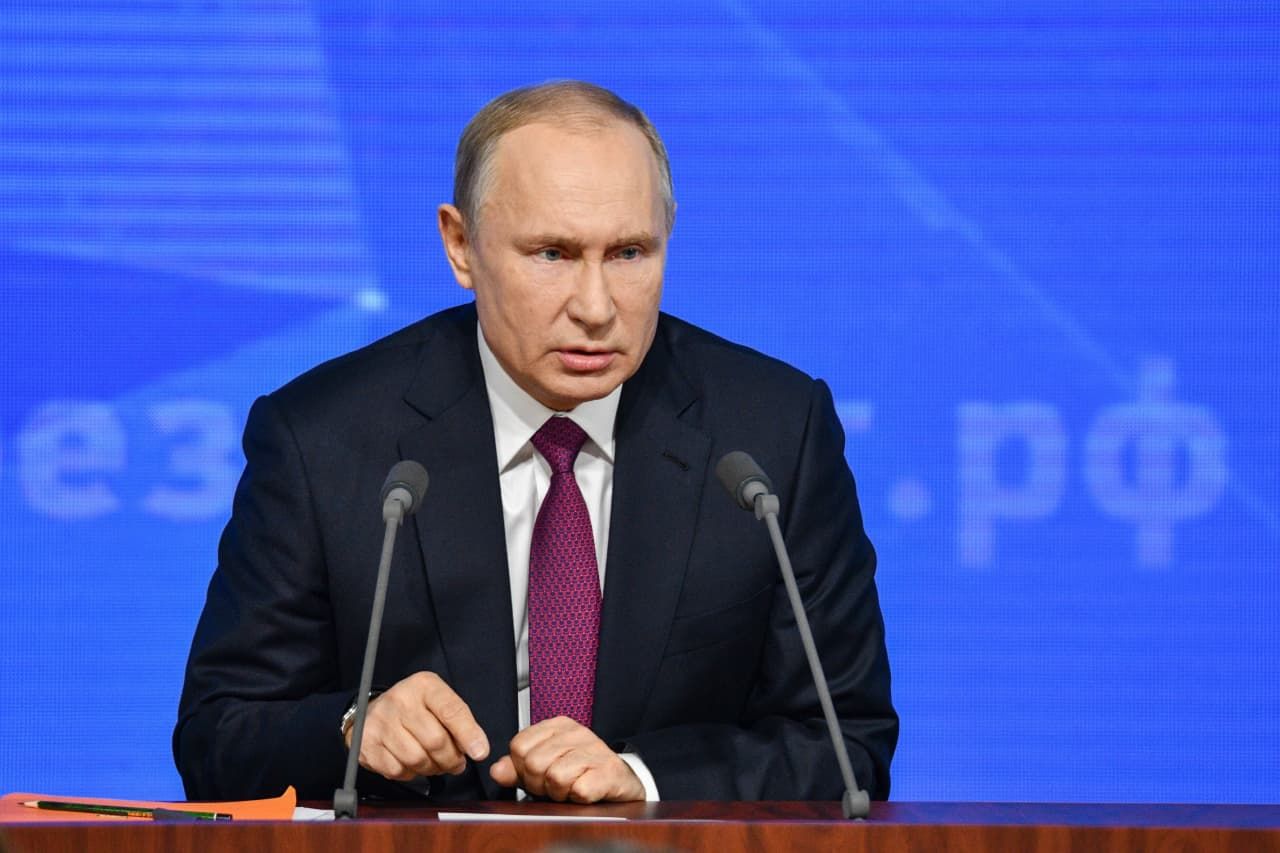 Путин: Запад обостряет ситуацию в Донбассе поставками оружия Киеву.