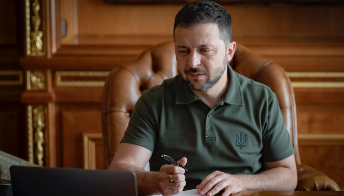 Zelenski a promulgat legea de interzicere a Bisericii Ortodoxe legate de Moscova.