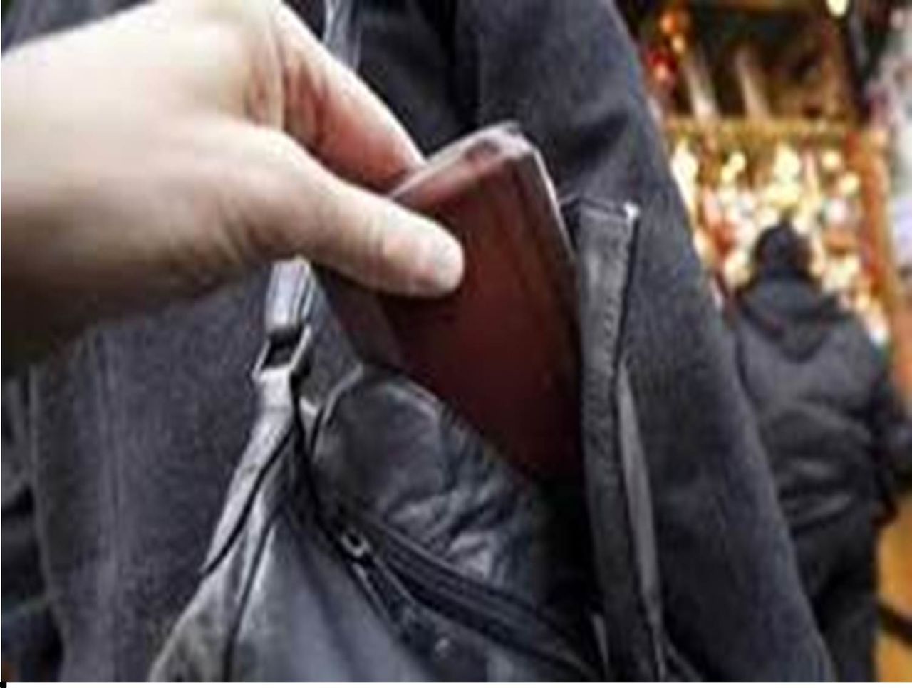 Atenție la călătoriile cu microbuzul. Ce a pățit un tânăr de 19 ani