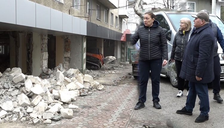 Жители бельцкой пятиэтажки боятся погибнуть из-за ремонта экономического агента.