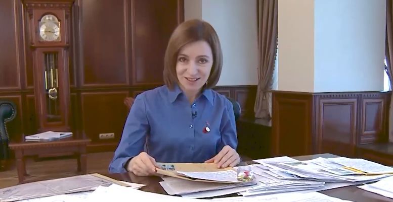 Более 300 детей написали Санду о любимых писателях и книгах.