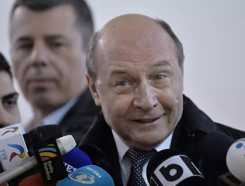 Траян Бэсеску госпитализирован в Париже.