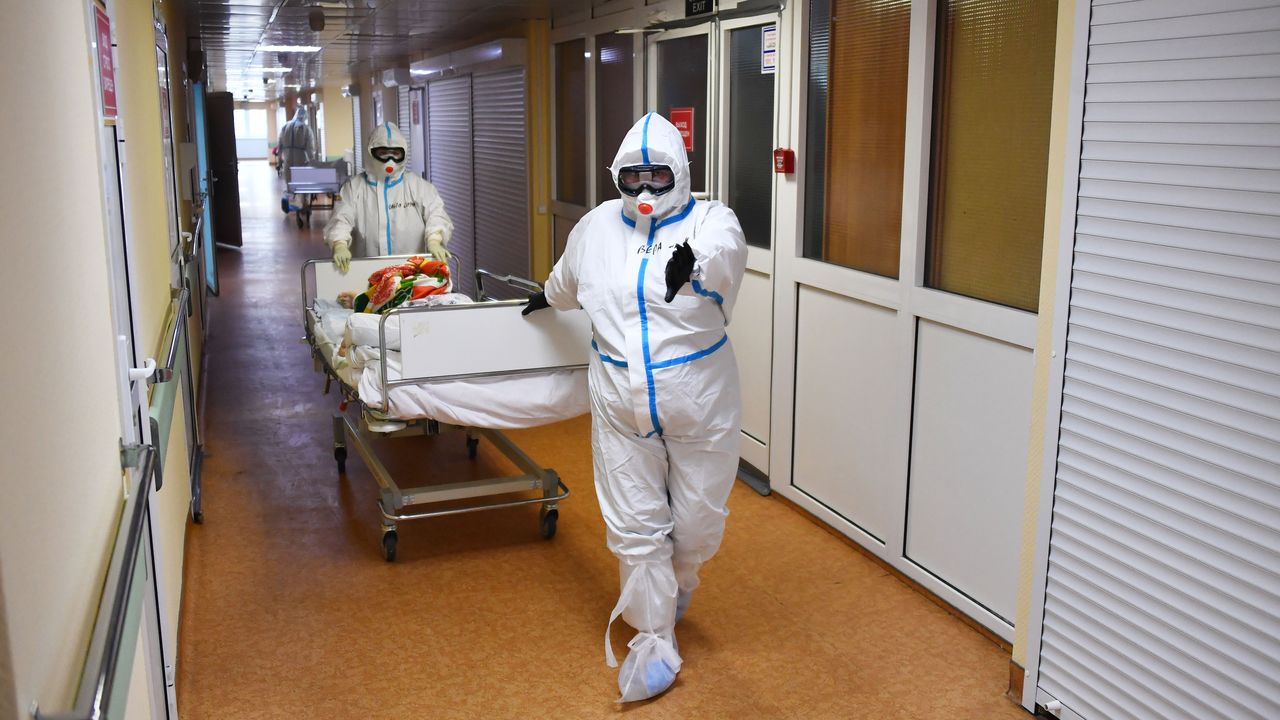 В России число выявленных случаев COVID-19 превысило 325 тысяч.