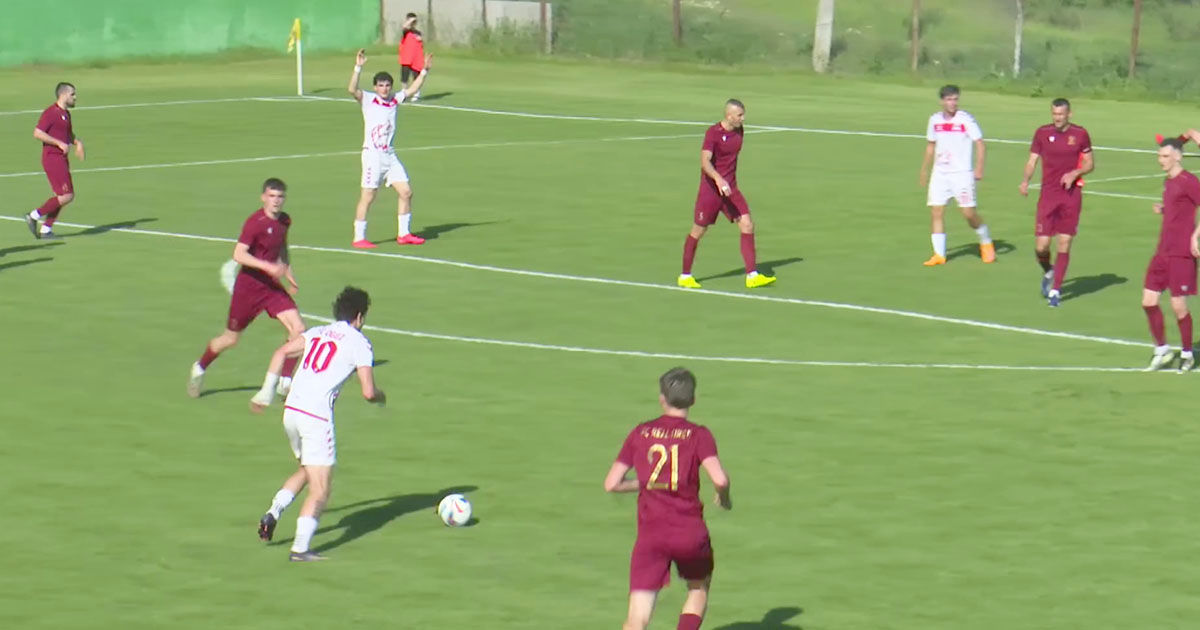 Un jucător din Moldova și-a înscris un autogol în timp ce era întins pe gazon.