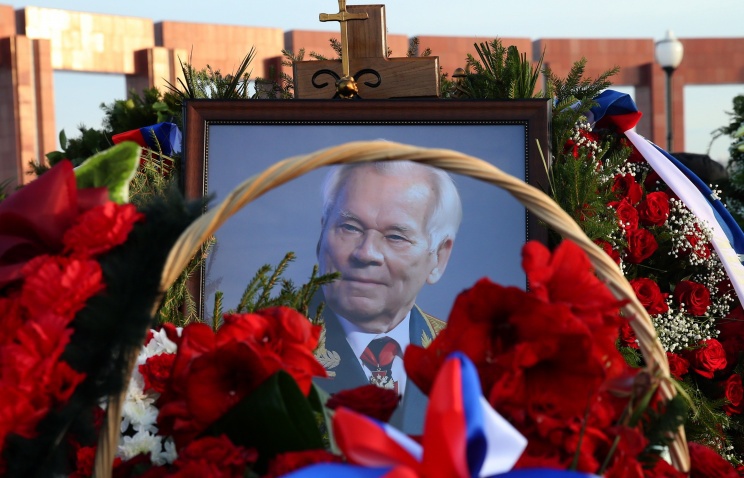 В письме конструктор делится с главой РПЦ душевными переживаниями и сомнениями по поводу своей ответственности за смерти людей, убитых из автомата, который он создал. Фото: b-port.com