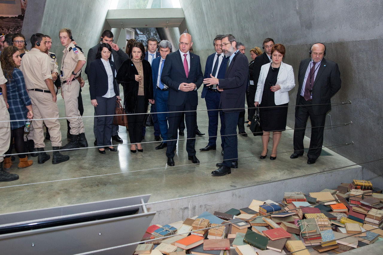 Pavel Filip a vizitat Centrul Mondial de Comemorare a Victimelor Holocaustului