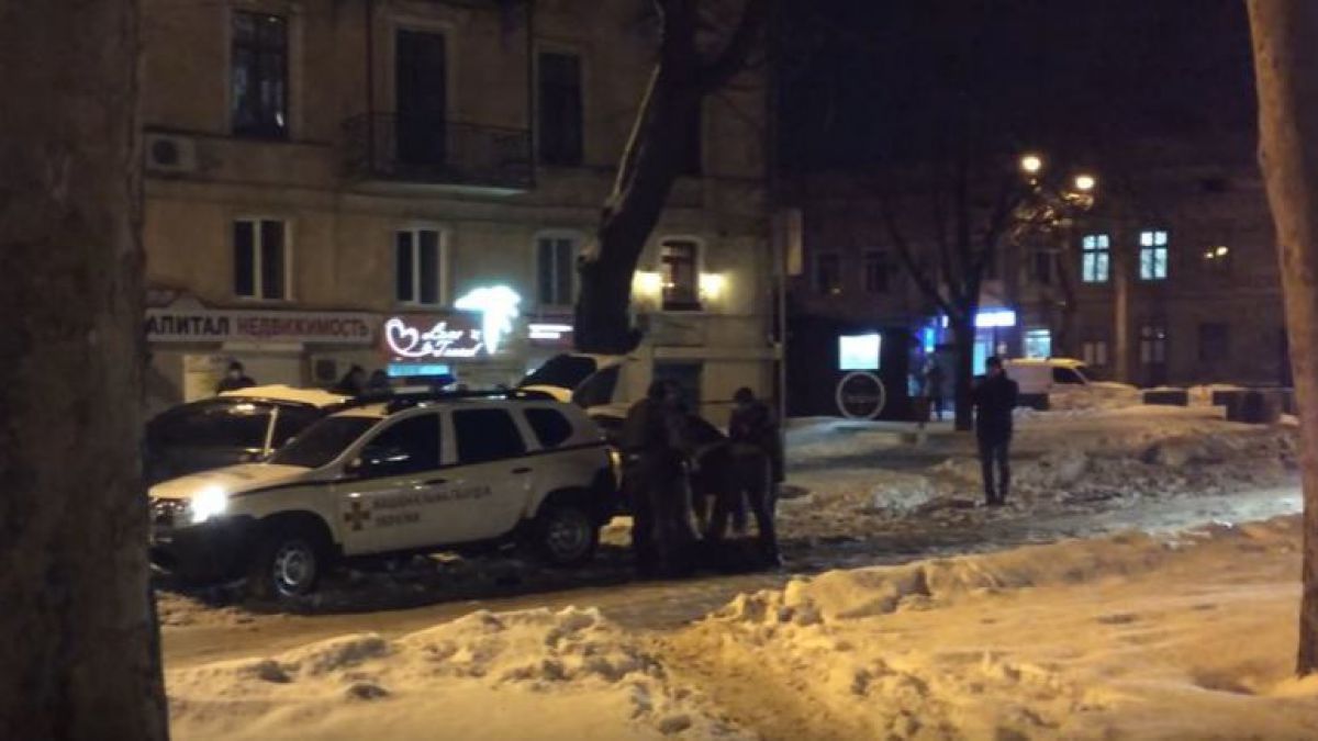 Colaboratorii Gărzii Naționale din Ucraina au reținut doi indivizi care au încercat să pătrundă ilegal într-un apartament.