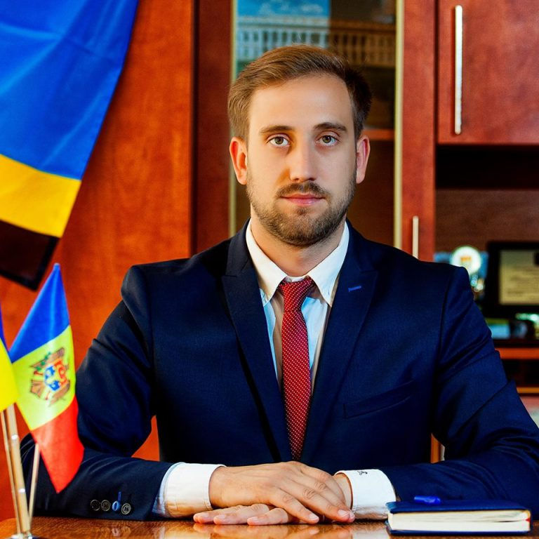 Мэр Ниспорен задержан по делу о злоупотреблении служебным положением.