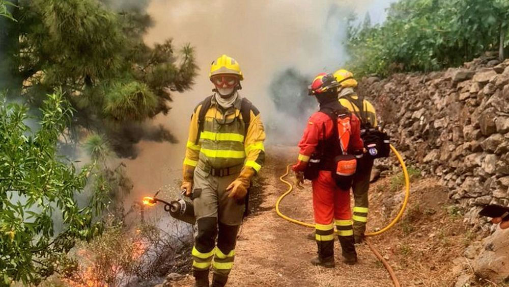 Пожары в Южной Европе разгораются из-за аномальной жары.
