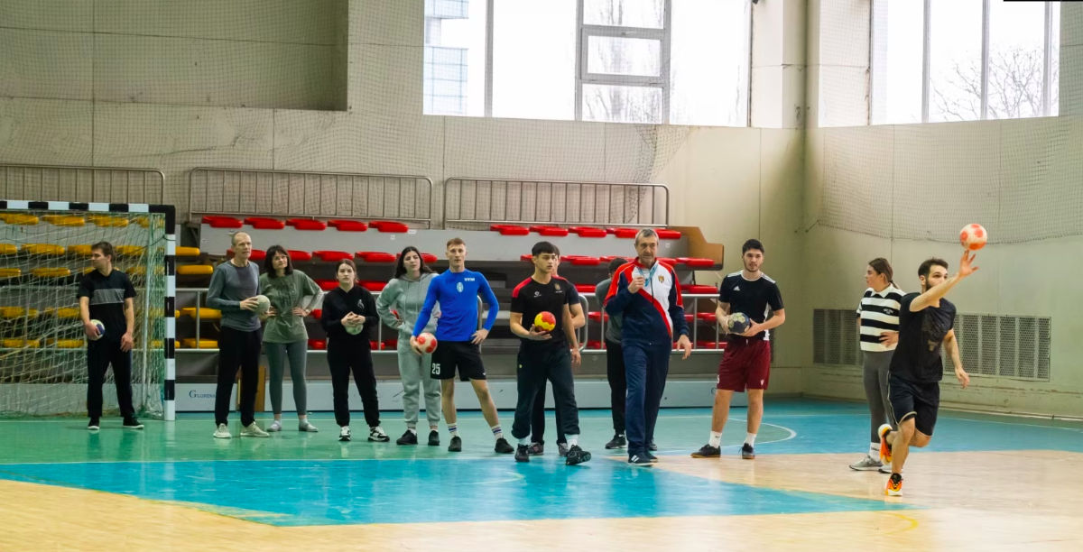 Преподаватели Государственного университета физической культуры и спорта против слияния. Фото: Veaceslav Ceban (RFE/RL)