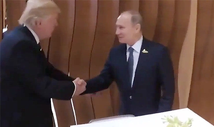 Президент России Владимир Путин и американский лидер Дональд Трамп.