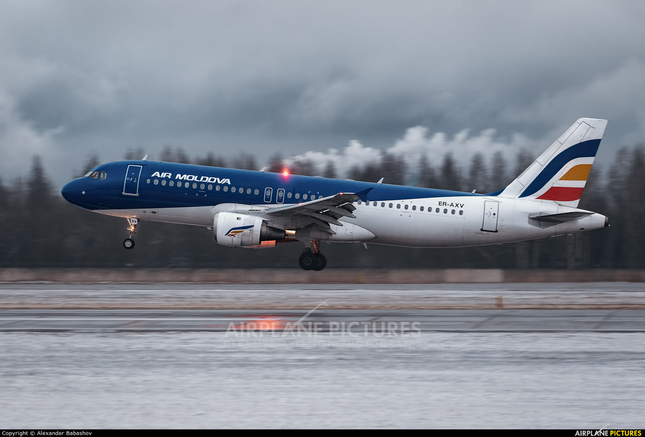 Депутаты потребовали заслушать в парламенте премьера по Air Moldova.