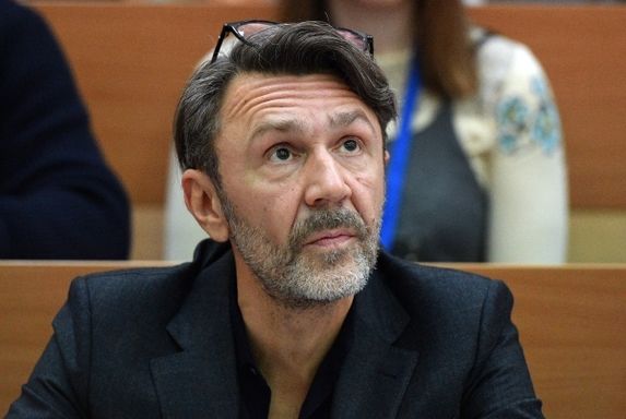 Шнуров впервые прокомментировал уход в политику.