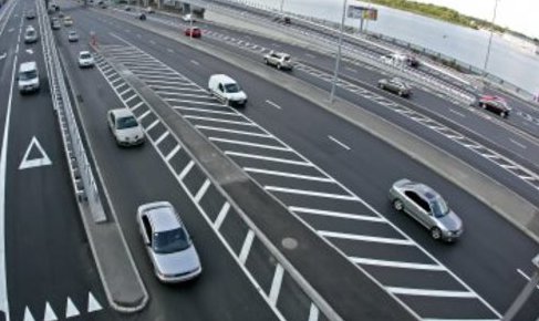 Începând cu data de 15 aprilie, în Ucraina, vor funcţiona noi reguli de circulaţie rutieră.