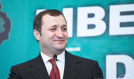 Если еще вчера премьер постоянно шел в наступление, был решительным в своих действиях, полным сил и энергии.
