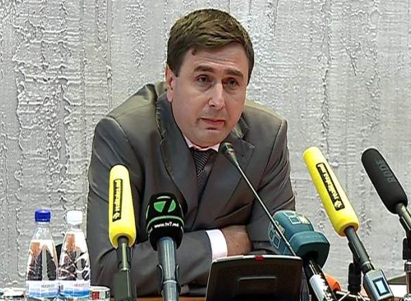 "Опубликованный доклад так и не дает ответов на главные вопросы, которые волнуют граждан", - заявил Ионицэ.