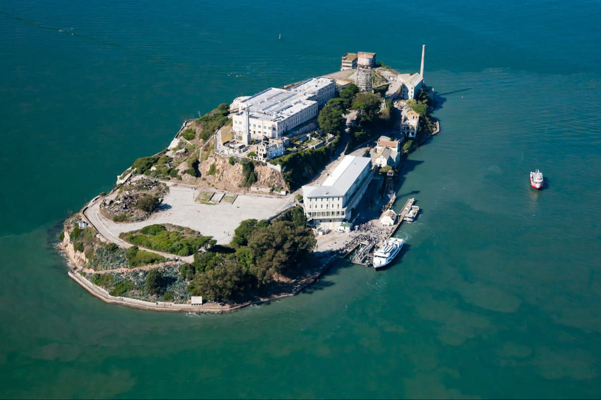 Trump a ordonat redeschiderea închisorii Alcatraz.