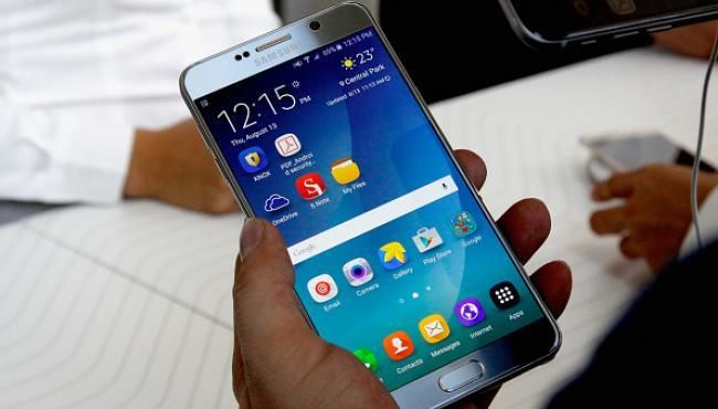 Компания отложила поставки флагманских смартфонов Galaxy Note 7.