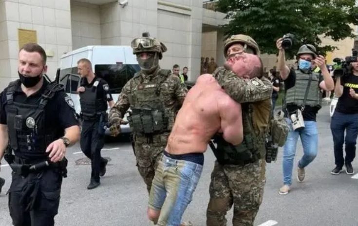 В Киеве полиция задержала мужчину, стрелявшего по полицейским.