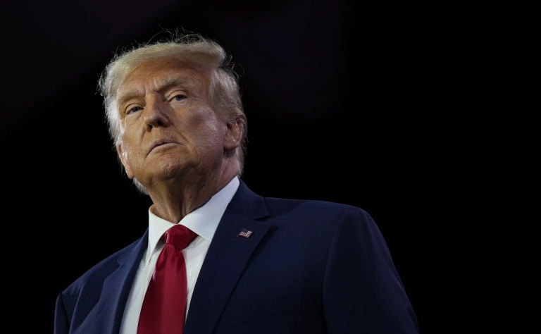 Trump a dezvăluit că l-a amenințat pe Putin să atace Moscova.