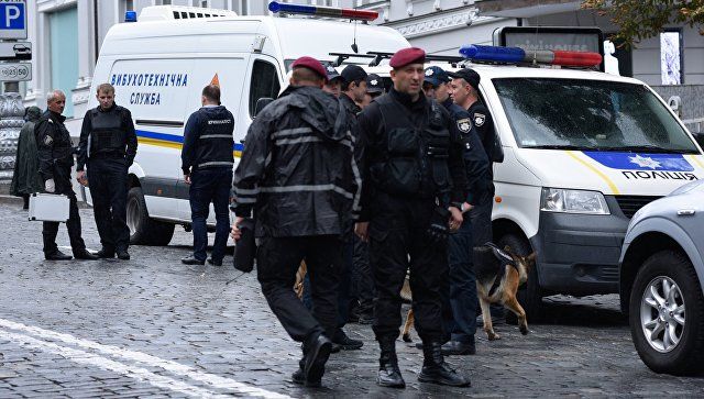 Глава Нацполиции о взрыве в Киеве: взрывчатку бросили из парка в прохожих.