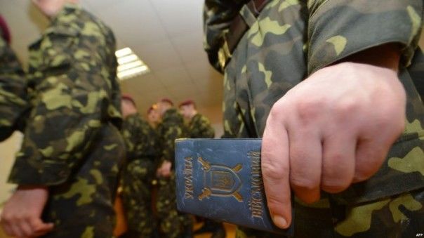 Работники военкомата похитили крымского футболиста и попытались отправить его в украинскую армию.