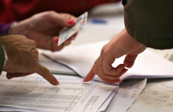 O femeie din capitală a fost anunţată că a votat, deşi spune că nu a făcut-o. Foto: evz.ro