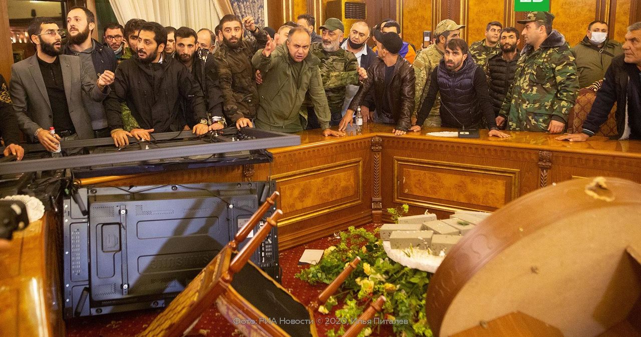 Три человека задержаны по подозрению в кражах из резиденции Пашиняна.