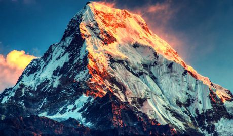 Everest nu mai este cel mai înalt munte din lume; Cercetătorii au descoperit şi alte înălţimi. Foto: historia.ro