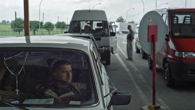 Во время досмотра они обнаружили элементы радиосистем военно-транспортного самолета Ил-76 и вертолету Ка-52.