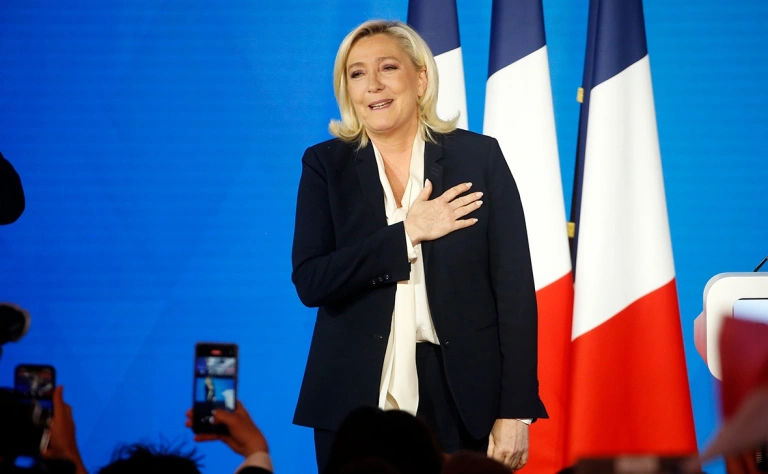 Marine Le Pen, judecată la Paris pentru spălare de bani în Parlamentul European.