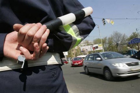 В Приднестровье задержан сотрудник Госавтоинспекции, который получал взятки от владельцев транспортных средств за беспрепятственное прохождение государственного техосмотра автомобилей. Фото: rupor-pmr.ru