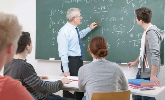 Salariile cadrelor didactice vor fi majorate din 1 septembrie 2017. Foto simbol: argumentpress.ro