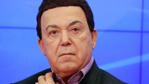 Певец находится в палате под неусыпным вниманием медиков.