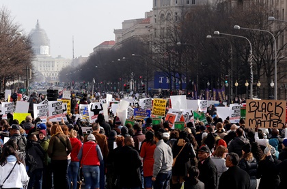 Демонстрация в Вашингтоне. Фото: Jim Bourg / Reuters