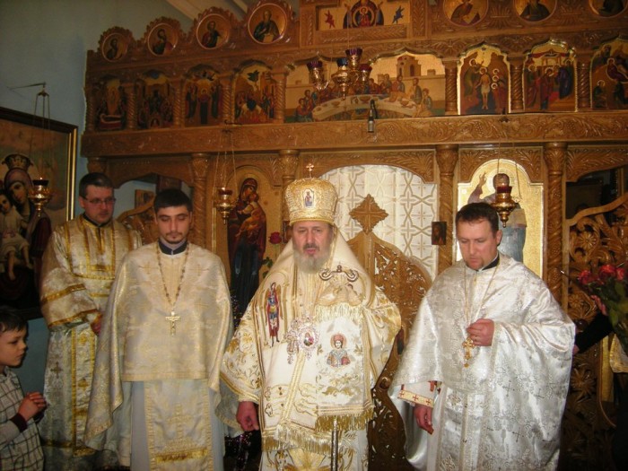 Parohul Ioan Ciuntu nu a comentat deocamdată în niciun fel această situație.