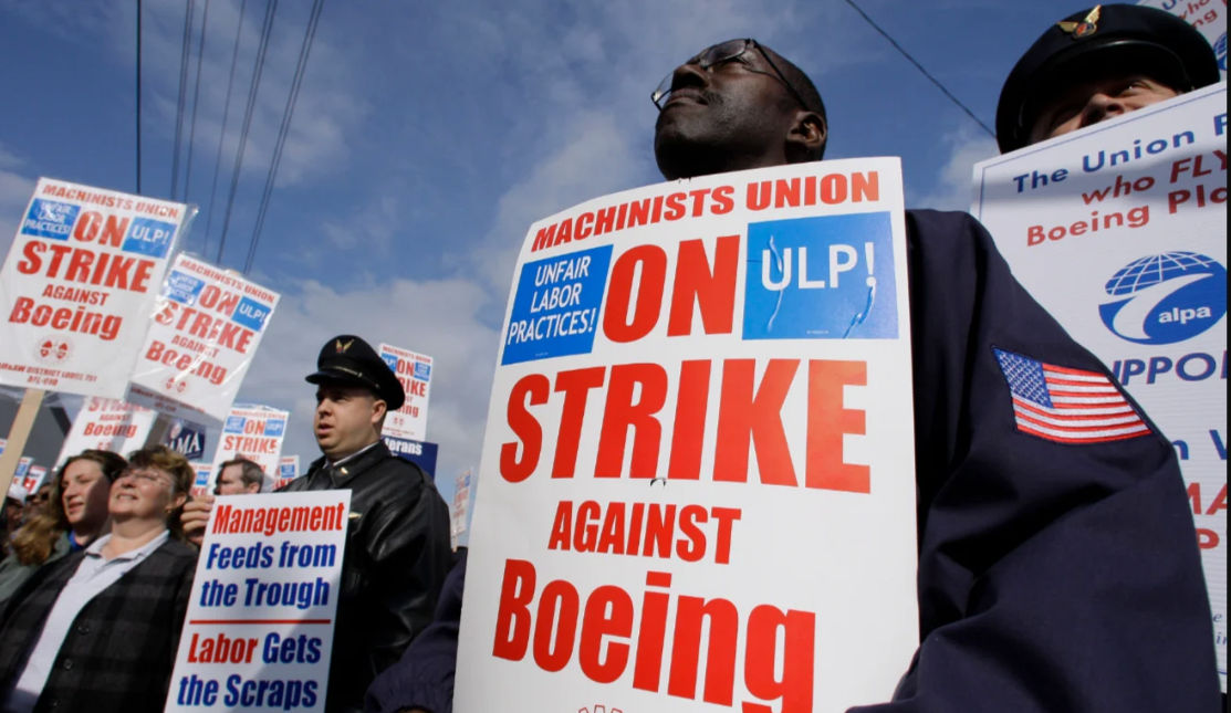 Рейтинговые агентства начали пересмотр кредитного рейтинга Boeing.