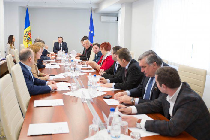 На первом пленарном заседании парламент примет План действий на 2017 год.
