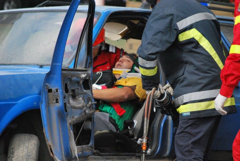 Tragedie la Hînceşti: Microbuz ciocnit cu camion. 2 morţi şi 4 răniţi. Foto: dse.md