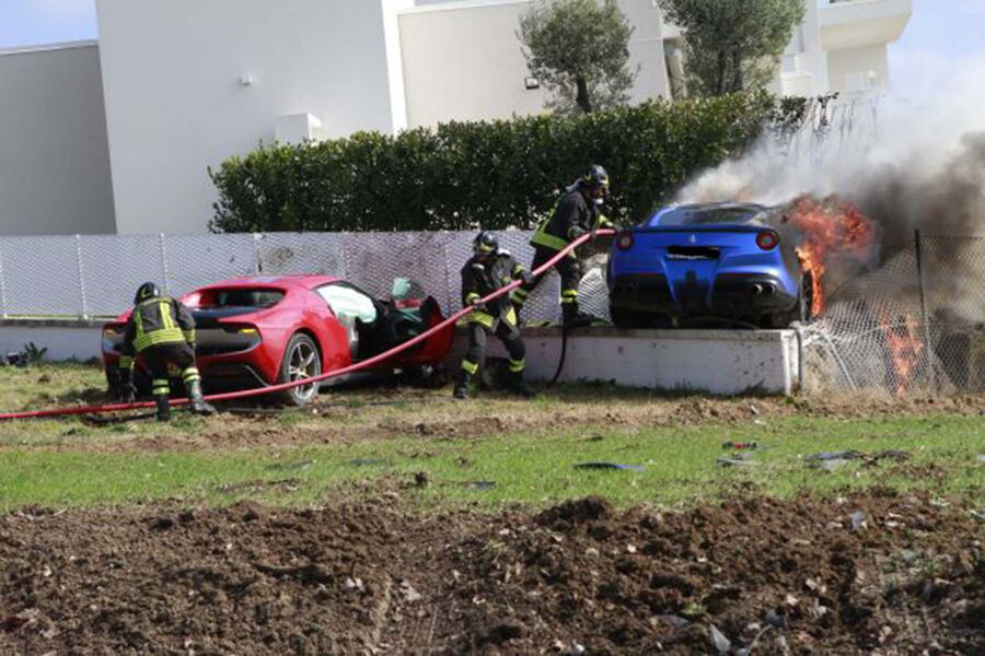 Два друга на Ferrari устроили ДТП в Италии.
