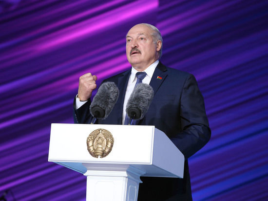 Лукашенко обратился к «беглым» белорусам: «Домой, на коленях, ползком».