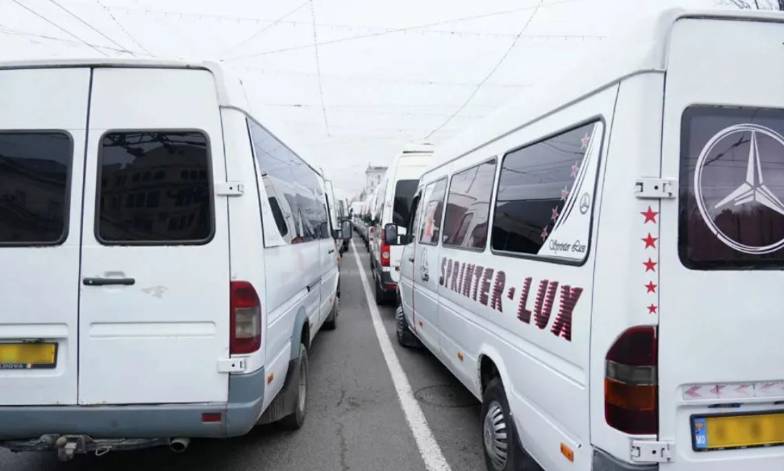 Молдавские транспортники устали от произвола: Мы - вне политики.