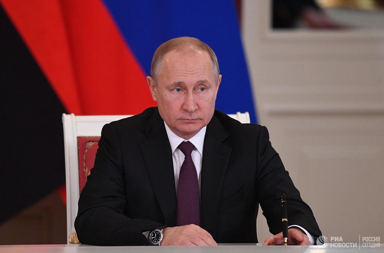 Деятельность Путина одобряет 64% россиян, показал опрос.