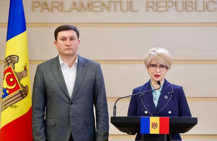 БКС: Люди были бедными, а благодаря “хорошим временам” стали ещё беднее.