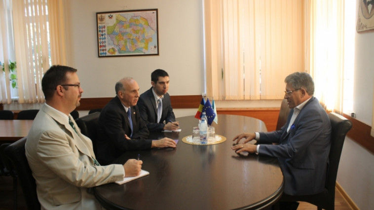 Ambasadorul SUA în Republica Moldova, James D. Pettit, consimte argumentelor lui Mihai Ghimpu, liderul PL. Foto: pl.md