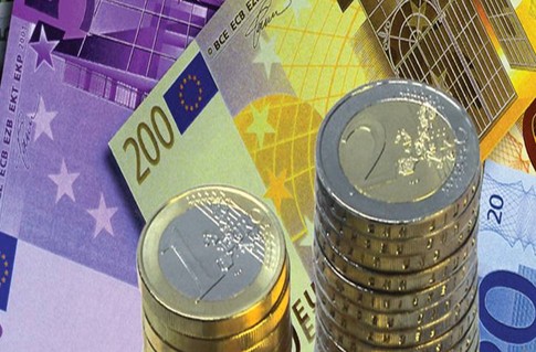  19% dintre respondenţi au declarat că introducerea euro nu poate fi amînată, iar 11% nu s-au putut exprima în acest sens