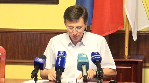 Среди главных результатов Киртоакэ также назвал недостроенную пешеходную улицу, а также сборку троллейбусов.