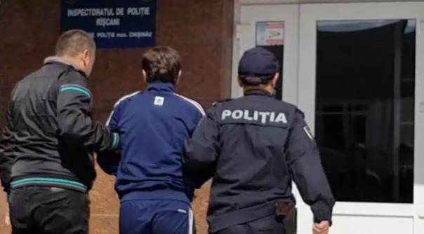 Полиция задержала карманника, орудовавшего в маршрутке.